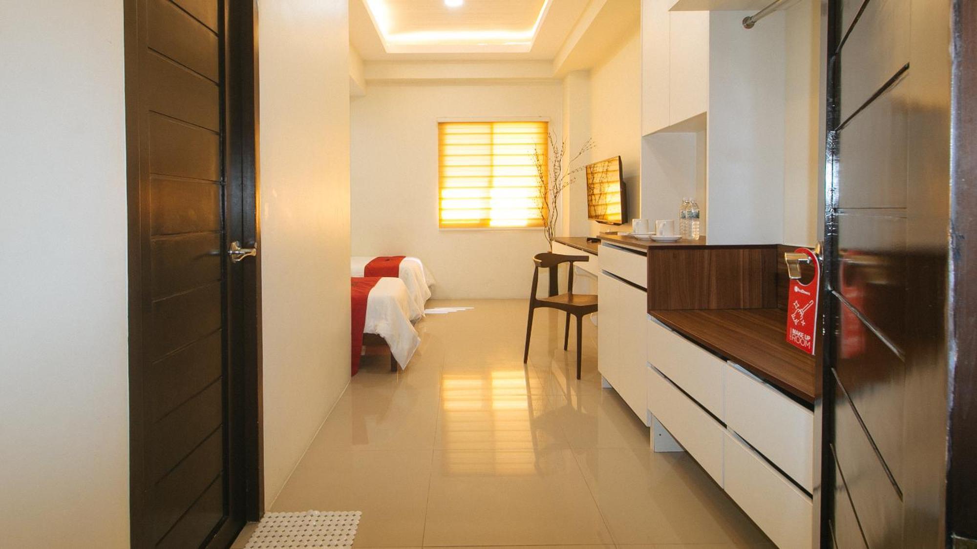 Reddoorz @ Leoncia Apartelle Mandaue Exteriör bild