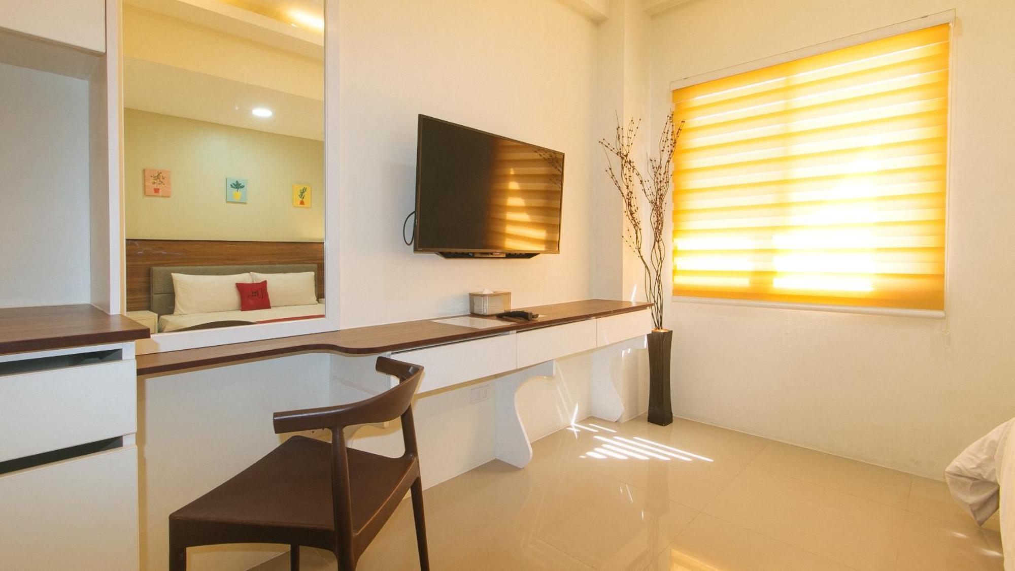 Reddoorz @ Leoncia Apartelle Mandaue Exteriör bild