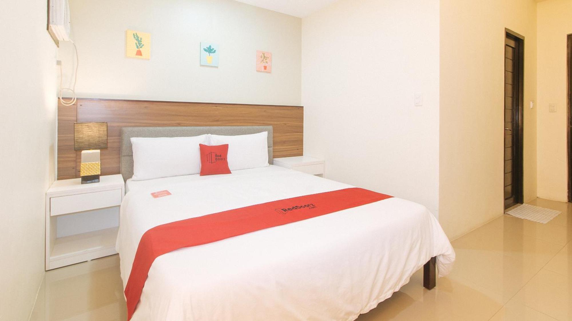 Reddoorz @ Leoncia Apartelle Mandaue Exteriör bild